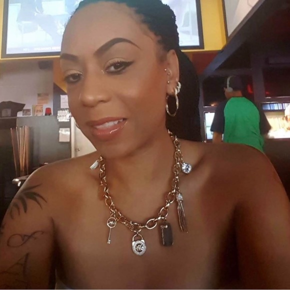 Meet your Posher, Erykah - Picture 8 of 9